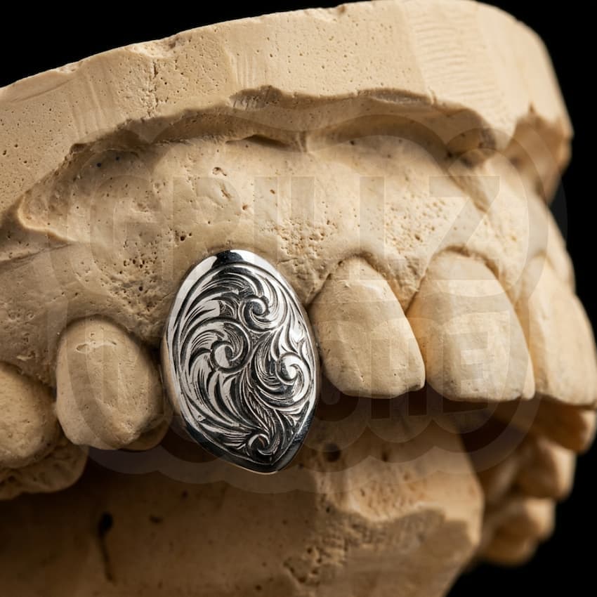 Texture incisa · 1 dente — grillz su misura fatto a mano nelle Marche, Grillz Marche