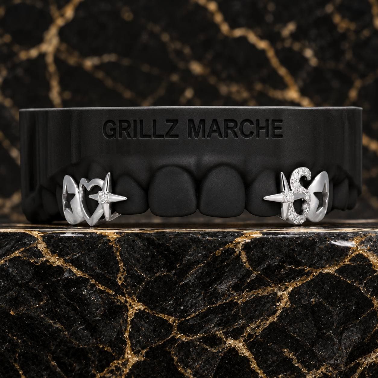 Stelle, cuore e iniziale: grillz con pietre su misura su 6 denti, cromo-cobalto lucidato a specchio