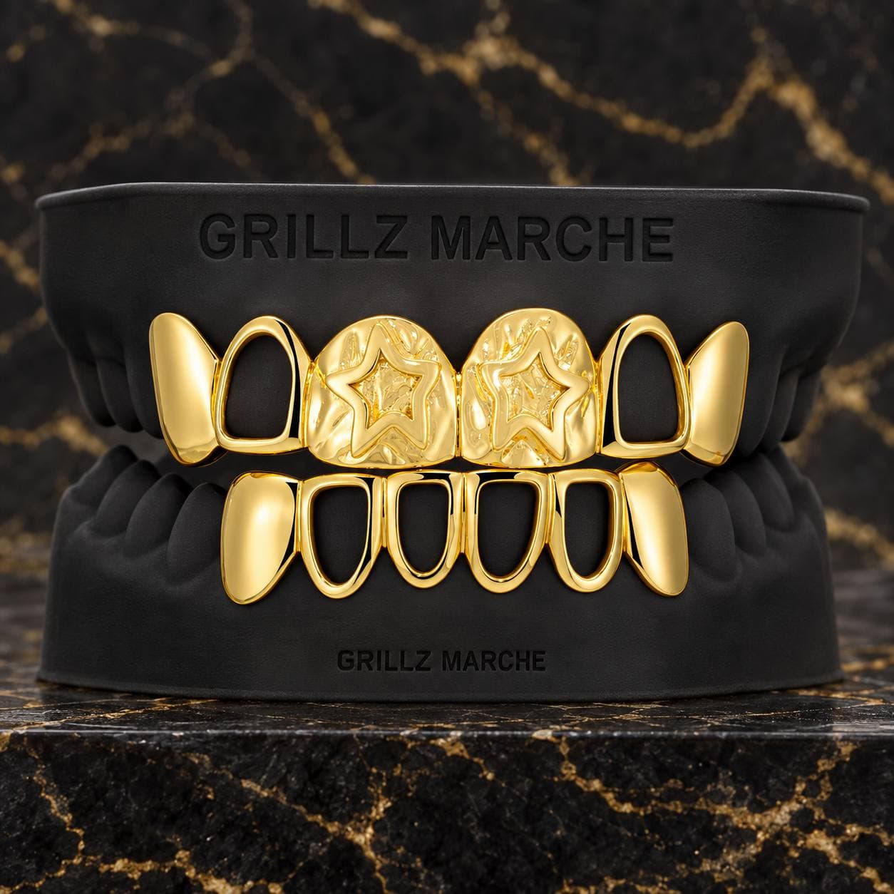 Open face con stelle: grillz su misura su 12 denti, finitura PVD effetto oro
